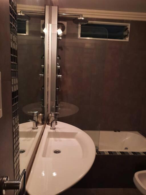 Shallor Cryss Polonia Apartment