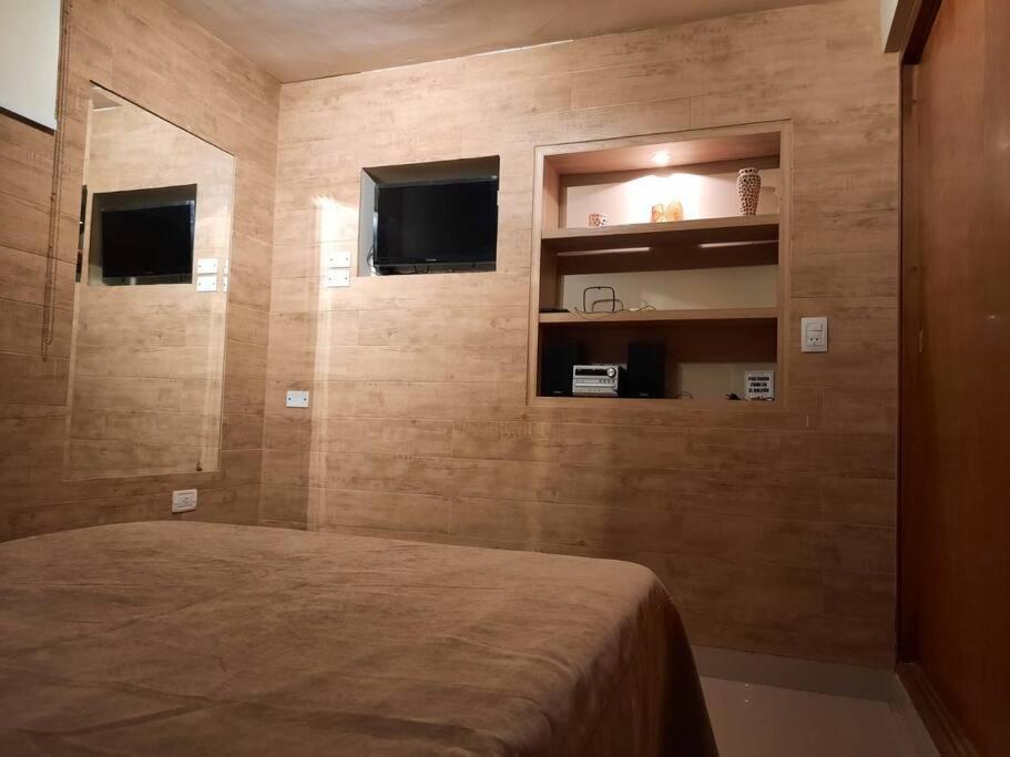 Shallor Cryss Polonia Apartment